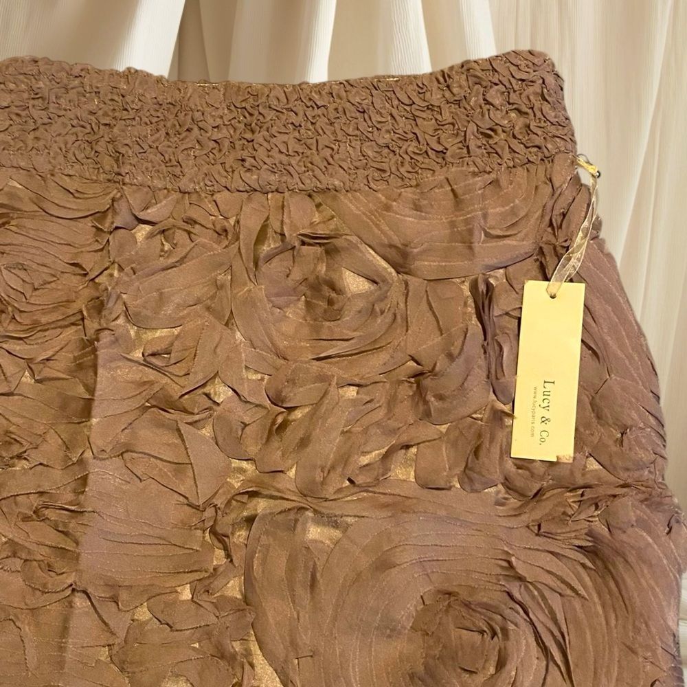Lucy & Co. 3D Rosette lace mini skirt | Beige rosette ruffle skirt NWT size M - Picture 6 of 7